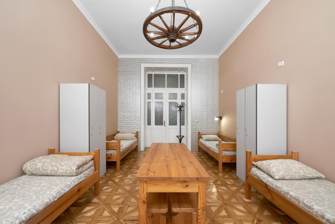 Cossacks Hostel Lviv Ngoại thất bức ảnh