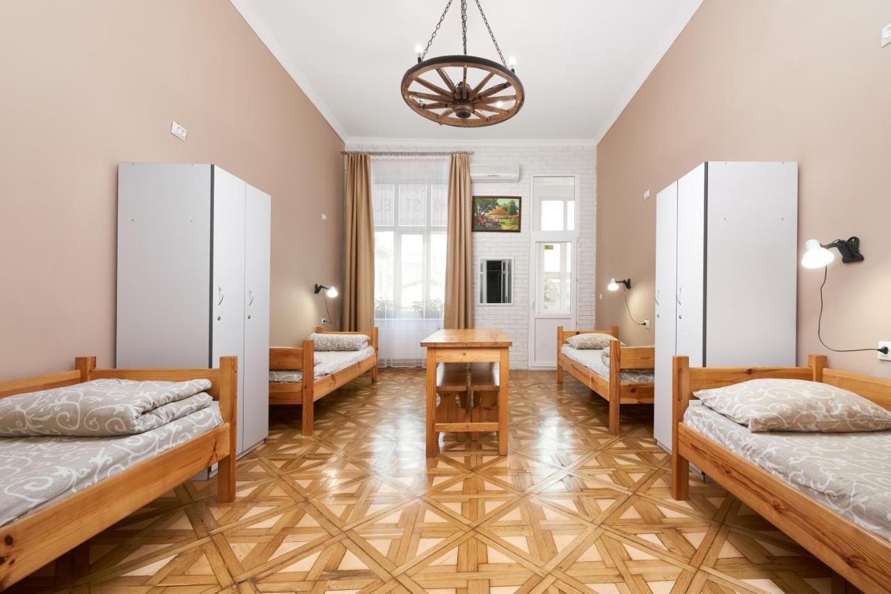Cossacks Hostel Lviv Ngoại thất bức ảnh