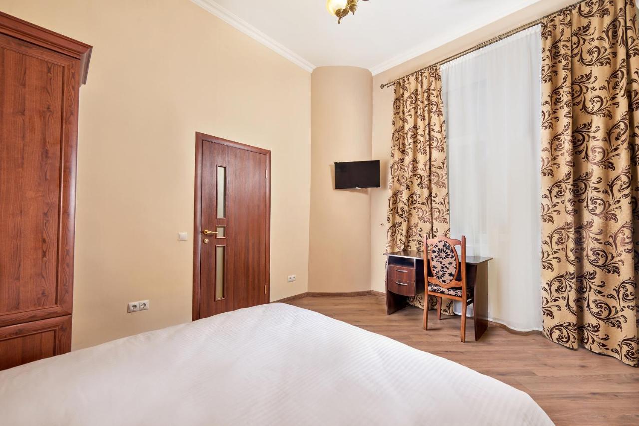 Cossacks Hostel Lviv Ngoại thất bức ảnh